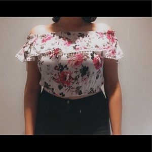 Off shoulder blouse 🌸